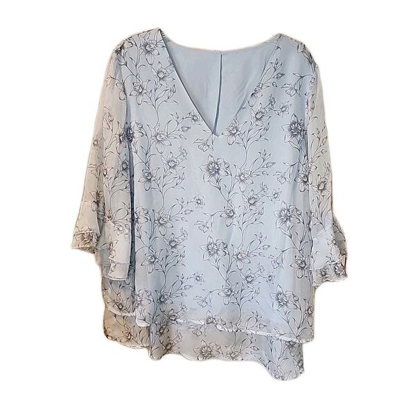 BloomChic Tops - Bloomchic Floral Print V Neck Blouse Size 22/24 Blue White